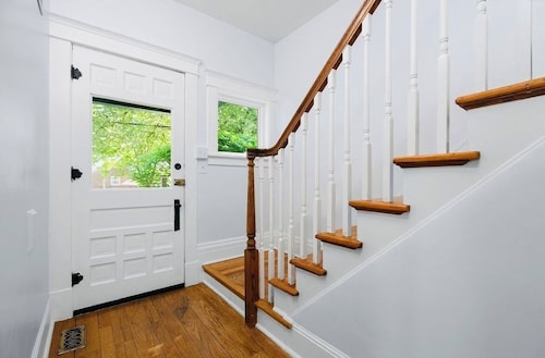 3BR 2BA Downtown Saline Home Near Ann Arbor & U of M Big House