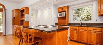 3BR 2BA Downtown Saline Home Near Ann Arbor & U of M Big House