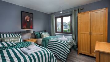 4 bedrooms, iron/ironing board, WiFi, bed sheets