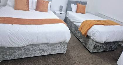 2-Bed - Sleeps 6 - Free Parking