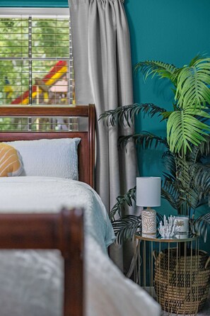 5 bedrooms, desk, iron/ironing board, travel crib