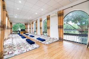 Comfort Shared Dormitory, Mixed Dorm, Garden View | Pillowtop beds, in-room safe, desk, blackout drapes
