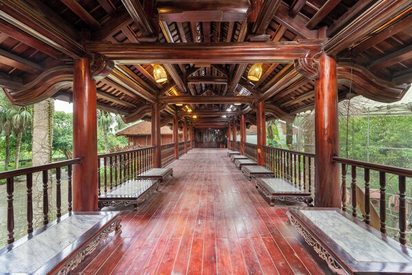 Panoramic Chalet, Courtyard View | Pillowtop beds, in-room safe, desk, blackout drapes