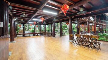 Camas con pillow-top, caja de seguridad en la habitación y escritorio