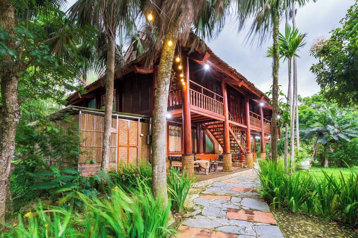 Chalet básico, vistas al patio | Colchones con acolchado adicional, caja fuerte, escritorio