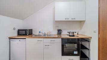 冰箱、微波炉、烤箱、炉灶