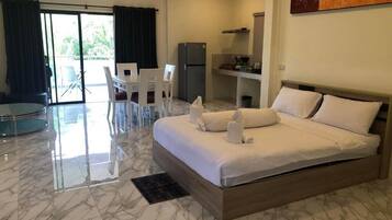 In-room safe, desk, laptop workspace, free WiFi