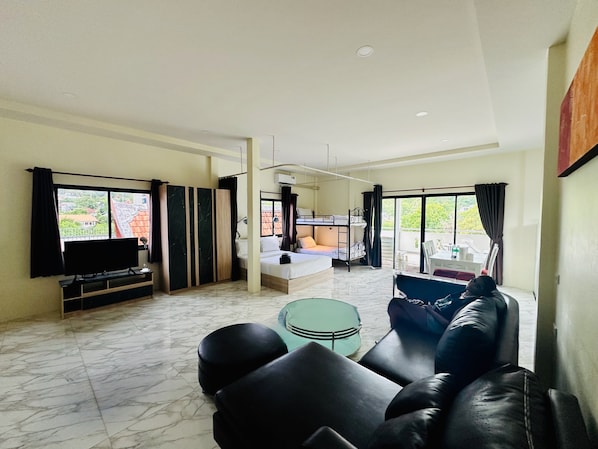 Cobertura família, vista para a montanha | Cofres nos quartos, escrivaninha, espaço de trabalho para notebook