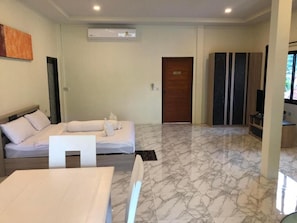 Cobertura família, vista para a montanha | Cofres nos quartos, escrivaninha, espaço de trabalho para notebook