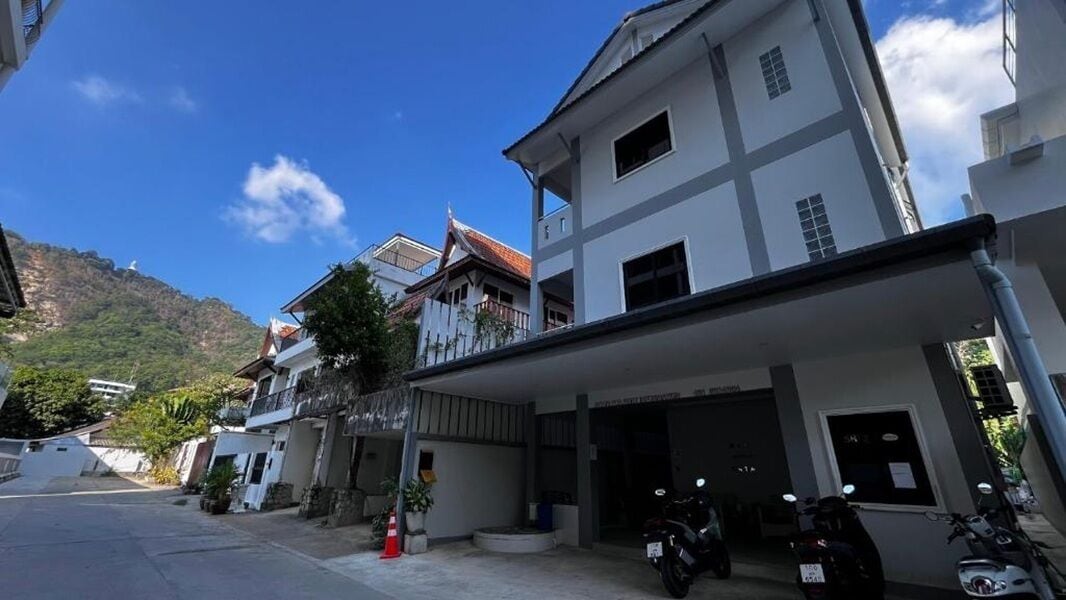 Vista frontal de la propiedad