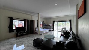 In-room safe, desk, laptop workspace, free WiFi