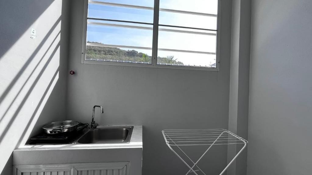 Caja de seguridad en la habitación y escritorio 