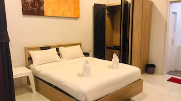 In-room safe, desk, laptop workspace, free WiFi