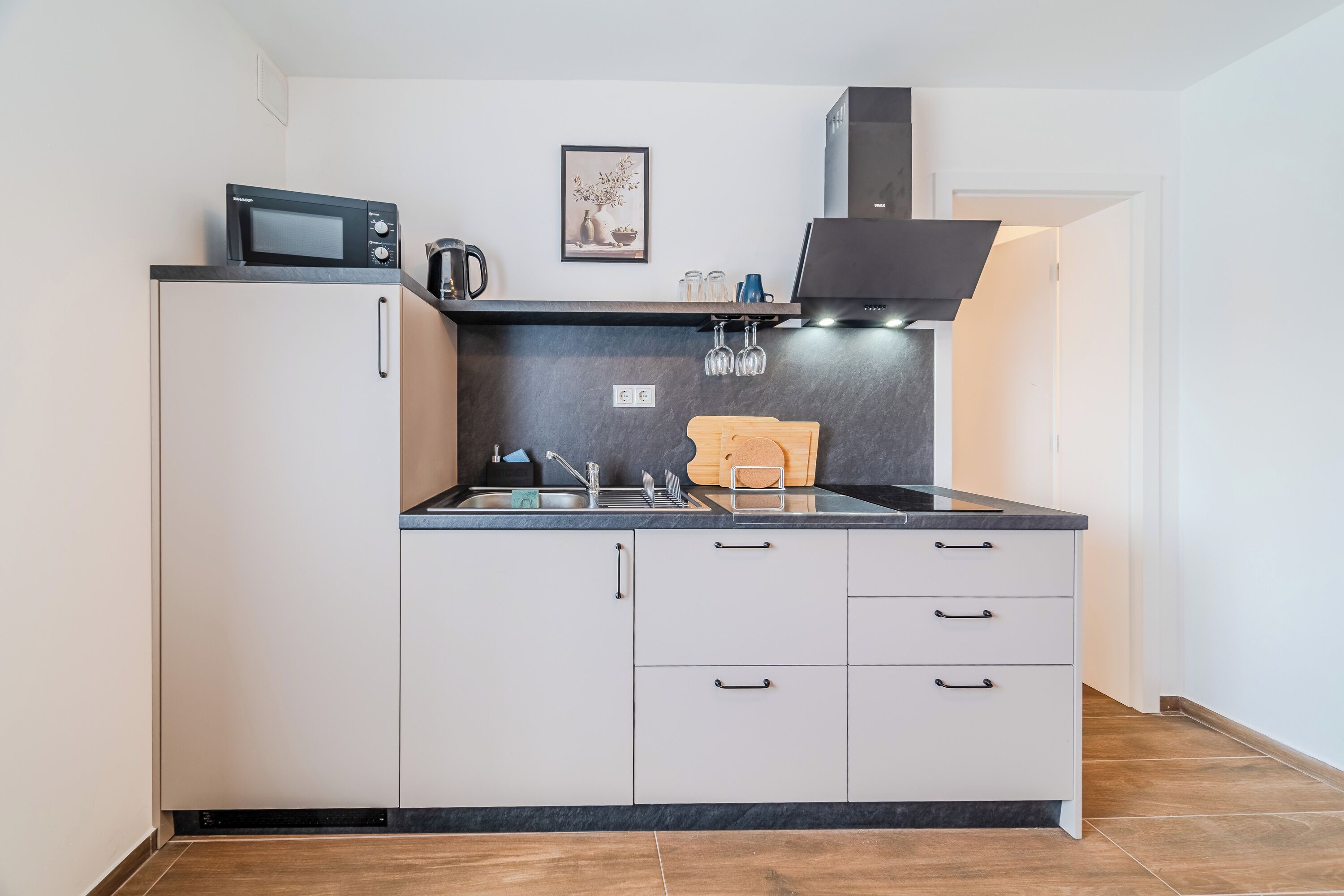 冰箱、微波炉、炉灶、厨具/餐具