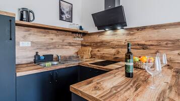 Fridge, microwave, stovetop, cookware/dishes/utensils