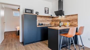 Fridge, microwave, stovetop, cookware/dishes/utensils