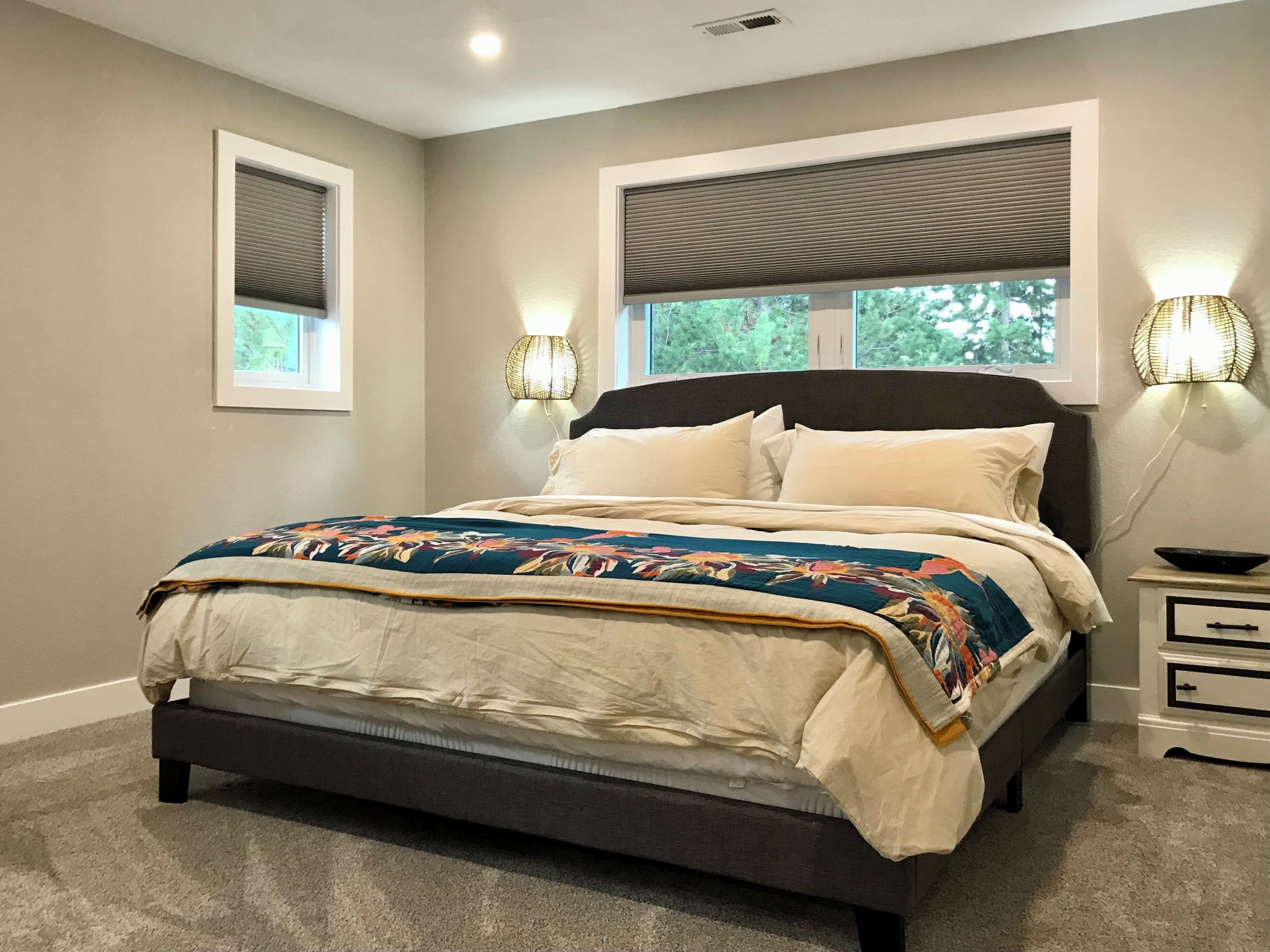 3 bedrooms, desk, iron/ironing board, travel crib