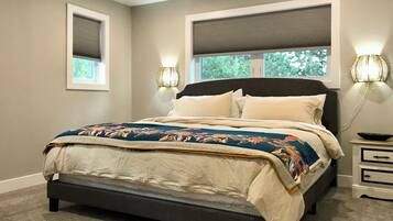 3 bedrooms, desk, iron/ironing board, travel crib