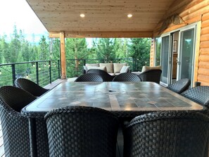 تناول الطعام بالخارج