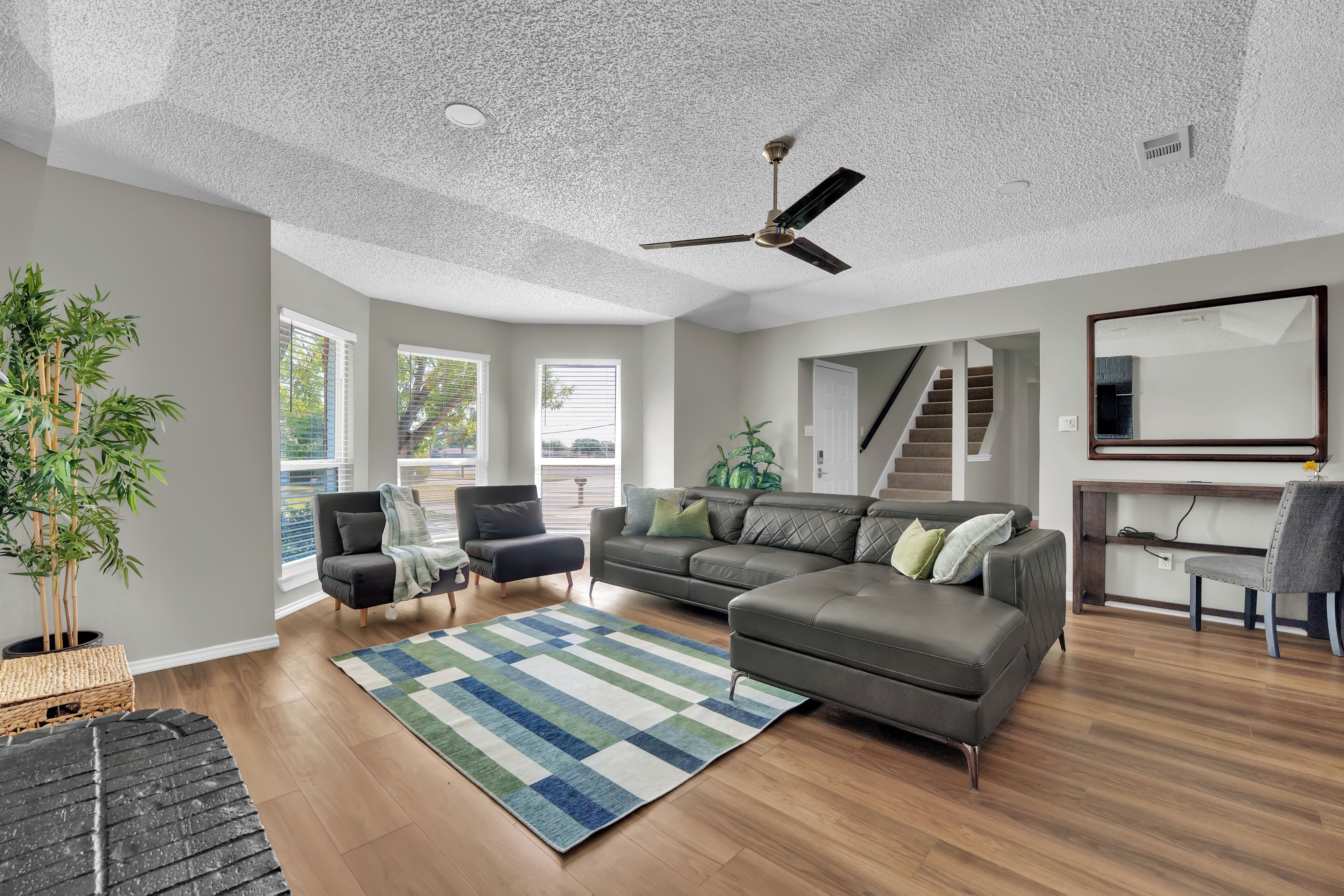 Una Smart TV, una chimenea