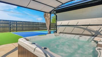 Tina de hidromasaje al aire libre