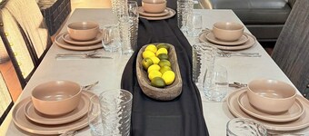 Pickleball & HotTub near FW Stockyards Sleeps 20