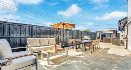 Pickleball & HotTub near FW Stockyards Sleeps 20