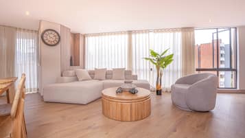 Cobertura | Área de estar | Smart TV 50 polegadas com canais digitais