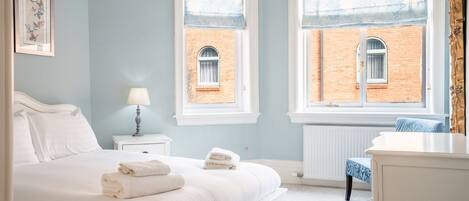 2 bedrooms, iron/ironing board, Internet