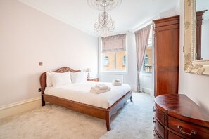 2 chambres, fer et planche à repasser, accès à Internet