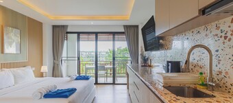 1BR Condo Pool 5min Walk to Beach C131