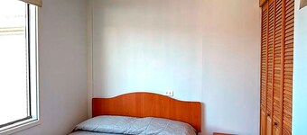 Walking distance to downtown, comfortable mini-cabin