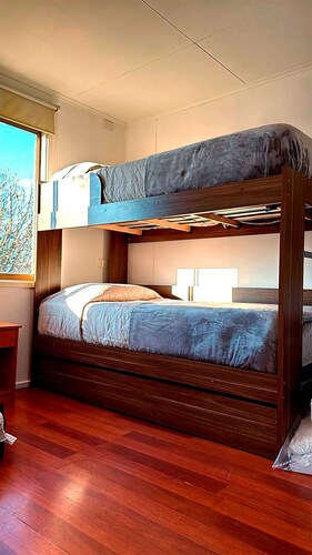 Walking distance to downtown, comfortable mini-cabin