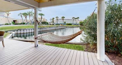 Waterfront villa with multi level home, shared pool & easy beach access