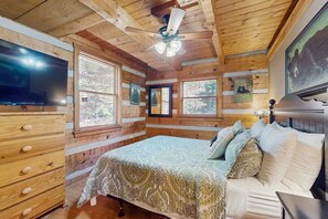 3 bedrooms, iron/ironing board, internet, bed sheets