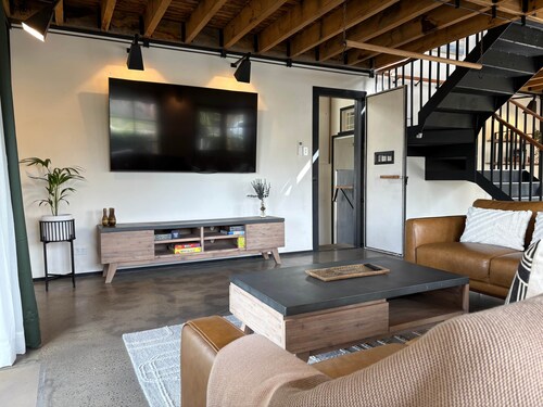 The Podium - Oatlands Accommodation - Tasmanian Cottage