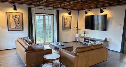 The Podium - Oatlands Accommodation - Tasmanian Cottage