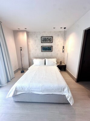 1 habitación, tabla de planchar con plancha, wifi gratis y ropa de cama 