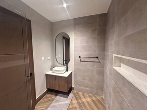 Shower, hair dryer, towels, soap - Apartment in Piantini with beautiful city view (Santo Domingo)