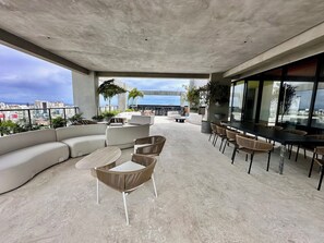 Outdoor dining - Apartment in Piantini with beautiful city view (Santo Domingo)