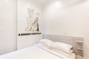 1 bedroom, iron/ironing board, free WiFi, bed sheets - Compact Queen Retreat @ Times Square (New York)