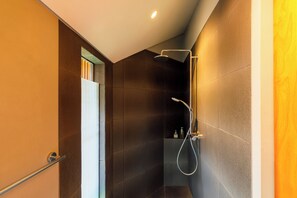Superior Villa, Pool View | Bathroom - Damita E-2 by Dua Stay (Ubud)