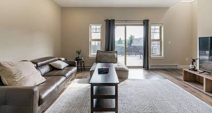 Modern luxury 3bedroom 3 bath with huge patio