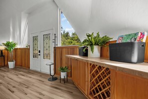 Interior - Unique Dome Retreat w/ Deck - Near Downtown Gainesville & 1 mile to UF Stadium (Gainesville)