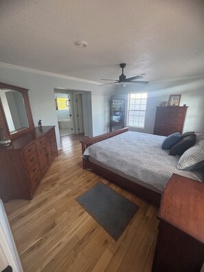 2 室のベッドルーム、デスク、アイロン / アイロン台、WiFi