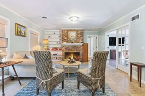 Smart TV - The Lily Pad - Walk to Beach (st simons island)