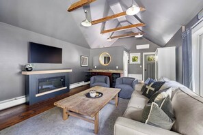 Smart TV, fireplace, video games, DVD player - KPT | The Salt Pine House (House Only) (Kennebunkport)