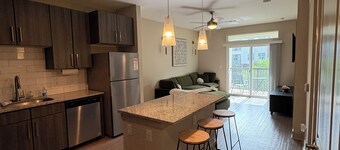 Chic 1-bedroom apartment with fitness room and AC in vibrant Houston