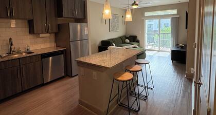 Chic 1-bedroom apartment with fitness room and AC in vibrant Houston