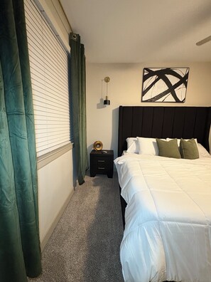 1 bedroom, desk, iron/ironing board, free WiFi - Chic 1-bedroom apartment with fitness room and AC in vibrant Houston (Houston)